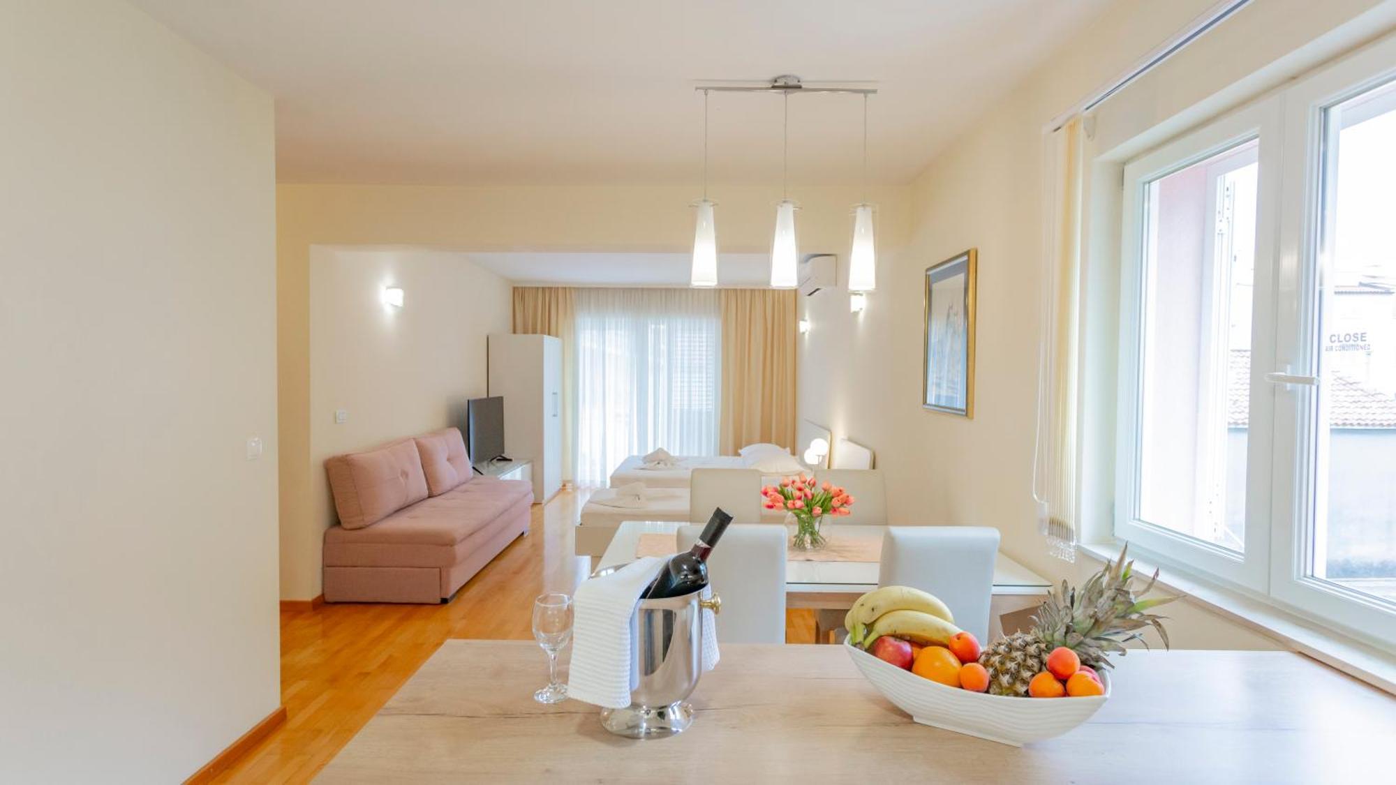 Baska Voda Apartments - Steps From The Beach, Free Parking, Central Location Baška Voda Exterior foto