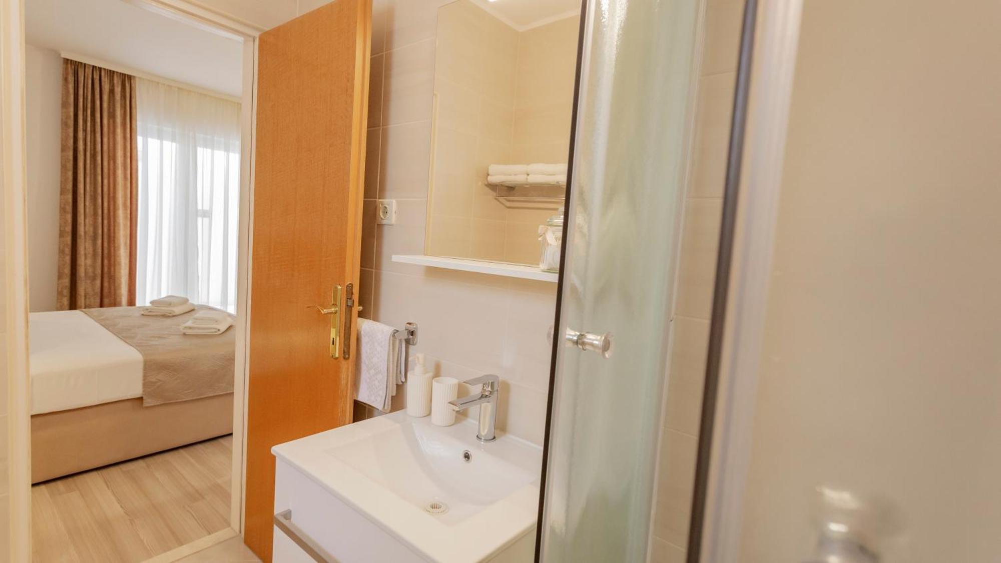Baska Voda Apartments - Steps From The Beach, Free Parking, Central Location Baška Voda Exterior foto