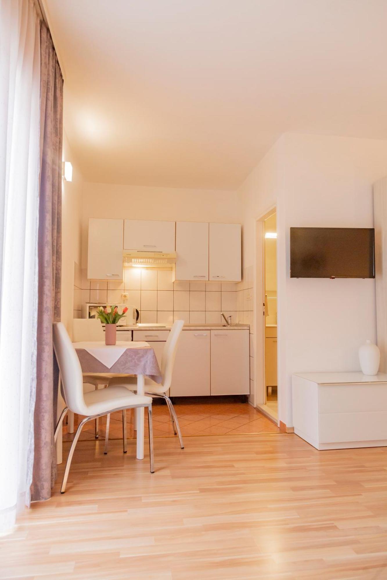 Baska Voda Apartments - Steps From The Beach, Free Parking, Central Location Baška Voda Exterior foto